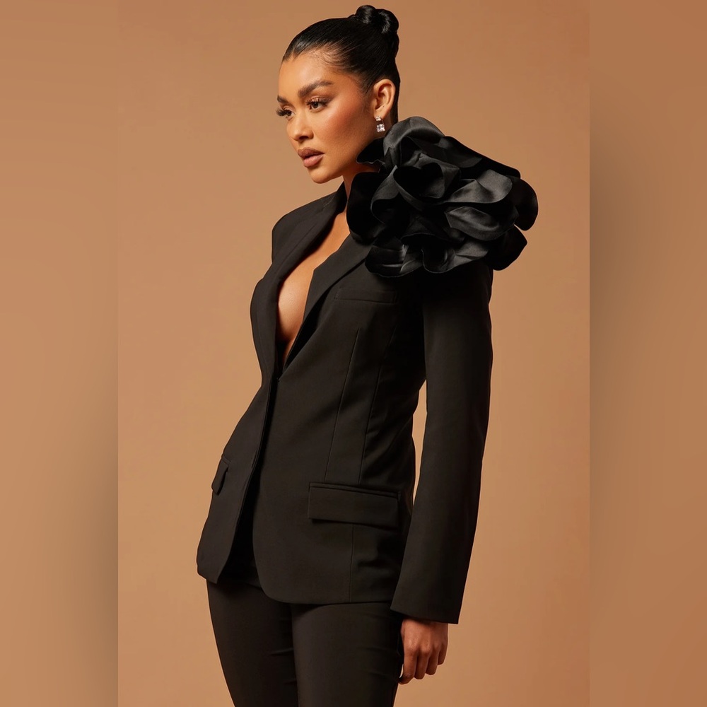 Fashion nova Elegant Black Blazer set with Floral Shoulder Detail